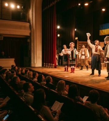 У Молодому театрі показали історію кохання, яку не побачиш на фронті: прем'єра зібрала аншлаг