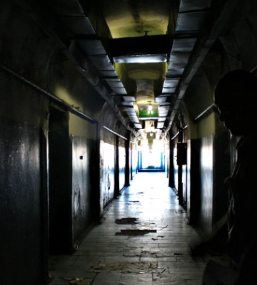 Ув’язненого змушували носити капці в зубах: в Одеському СІЗО почали розслідування після скандалу, відео
