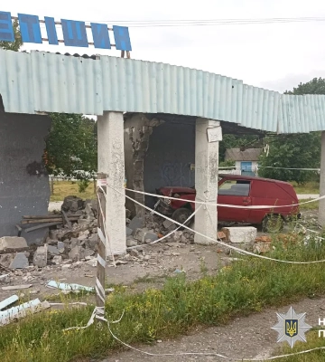 П’яний з трьома дітьми в салоні: у Нетішині водій протаранив зупинку