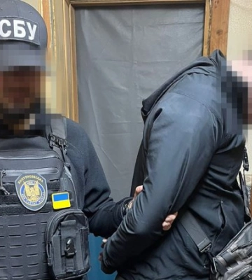Затримали двох людей, яких підозрюють роботі на РФ та в репресіях під час окупації Херсона та Запорізької області