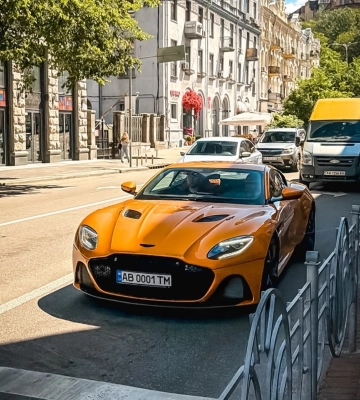 В Киеве засветился редкий "суперлегкий" Aston Martin мощностью более 700 сил 