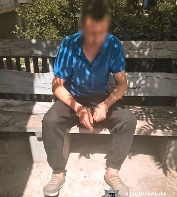 На Київщині поліцейські затримали чоловіка, який жорстоко та підло пограбував знайомого