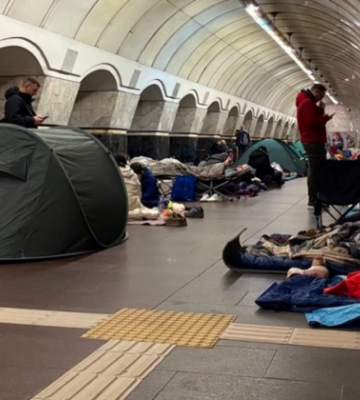 Намети посеред метро у Києві: як правила регулюють підземний комфорт під час тривоги