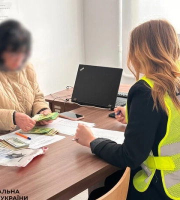 Поліція повернула понад мільйон грн киянкам, які віддали гроші шахраями під виглядом СБУ