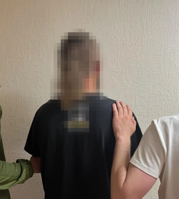 Чоловіка, який влаштував вибух у поштовому терміналі в Києві, затримали правоохоронці: подробиці