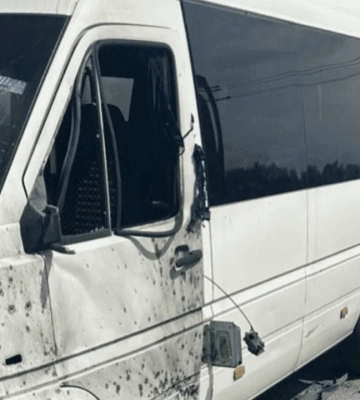 В Запорожье дрон попал в маршрутное такси: есть раненые