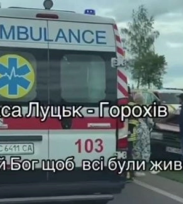 На Волині внаслідок ДТП двоє пасажирів легковика пинилися в лікарні