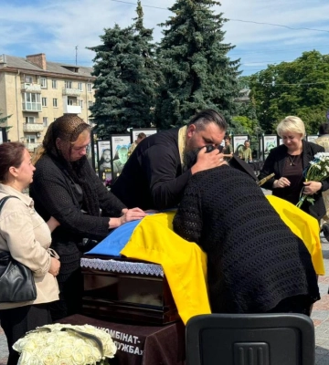 Рівне провело в останню земну дорогу воїна Сергія Верему