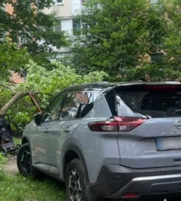 У Хмельницькому водійка наїхала на двох жінок з дитиною у візочку