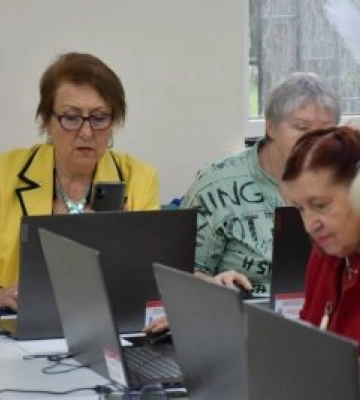 На Миколаївщині для людей старшого віку проводять заняття з цифрової грамотності
