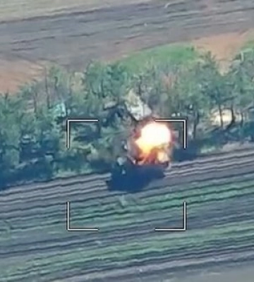 Дрон "Булава" 422-го полка LUFTWAFFE поразил КамАЗ с боекомплектом в тылу врага на расстоянии более 100 км от фронта. ВИДЕО
