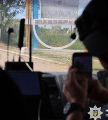 Вивозили літніх людей з тваринами із Білозерки: РФ атакувала евакуаційний екіпаж поліції на Херсонщині