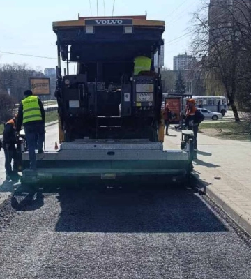 Четвертий місяць у Львові ліквідовують ямковість на дорожньому полотні