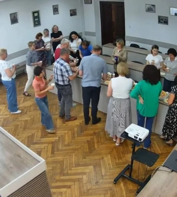 «Хотіли скромно з’їсти піцу». Мер Кам'янки-Бузької прокоментував застілля у сесійній залі, яке потрапило на стрім