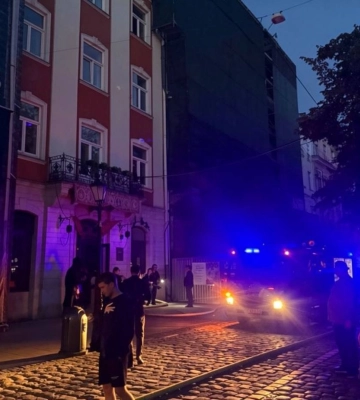 У центрі Львова горить будинок (ВІДЕО)
