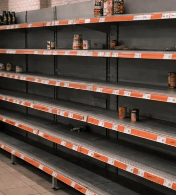 С полок исчезают сахар, крупы и мука: в Крыму ограничили продажу продуктов питания