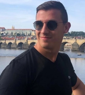 Німець за хвилину з’їв понад кілограм меду і потрапив до Книги Гіннеса