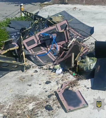На Одещині знешкодили два російські дрони: один впав на дах багатоповерхівки, інший - посеред вулиці (відео)