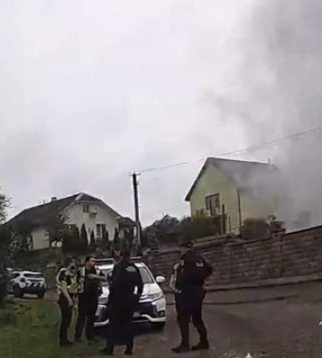 Лікарі не врятували: на Львівщині чоловік підпалив будинок родички та себе