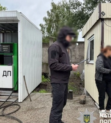 На Київщині правоохоронці викрили масштабну схему виготовлення та збуту пального