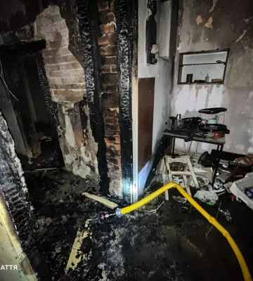 Дим над покинутим будинком налякав сусідів: у Мукачеві рятувальники запобігли великій біді