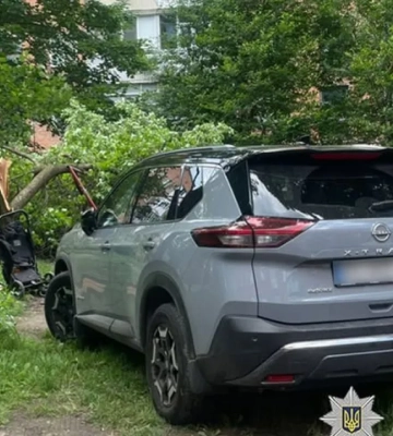 В Хмельницком автомобиль сбил двух женщин с ребенком в коляске
