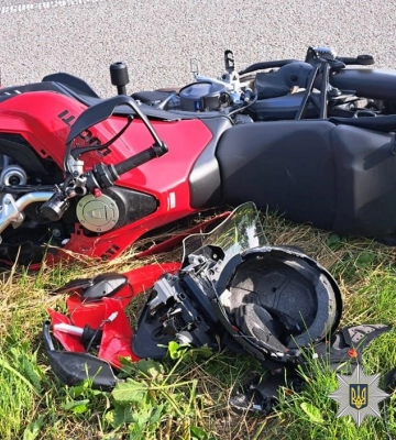 На Житомирщині поліція встановлює обставини загибелі мотоцикліста у ДТП на трасі