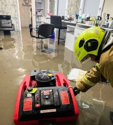 Негода на Київщині: рятувальники відкачують воду у трьох районах області 
