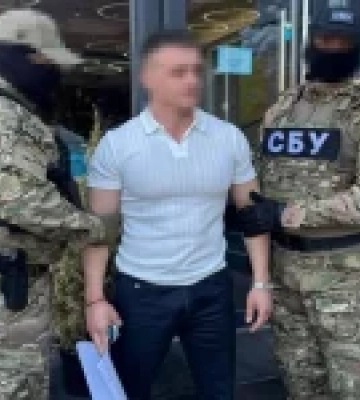 Фіктивні довідки, "бронь" і втеча за кордон: СБУ викрила нові схеми для ухилянтів. ФОТОрепортаж