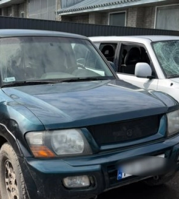 Підприємець на Закарпатті торгував автівками, ввезеними для військових: його затримали. ФОТОрепортаж