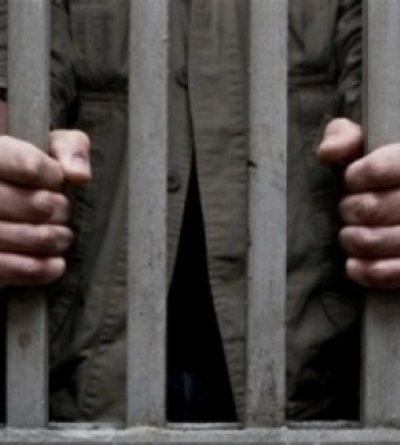 На Волині рецидивіст спалив викрадений паспорт і військовий квиток: як його покарали
