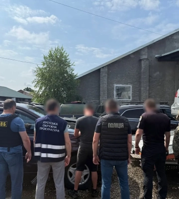Під виглядом гуманітарки: на Закарпатті викрили схему продажу авто з Європи за тисячі доларів