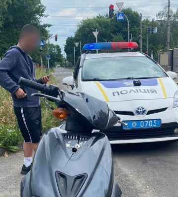 У Черкасах патрульні виявили нетверезого водія мопеда без права керування