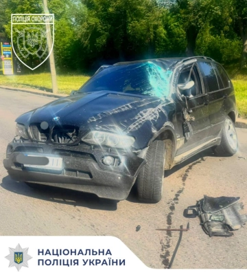 На Київській у Рівному перекинувся позашляховик
