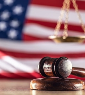 Суд у США заблокував збір Трампа на візи