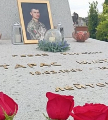 На Львівщині невідомі здійснили наругу над могилою Героя України