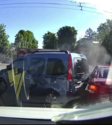 У Черкасах сталася потрійна ДТП на перехресті