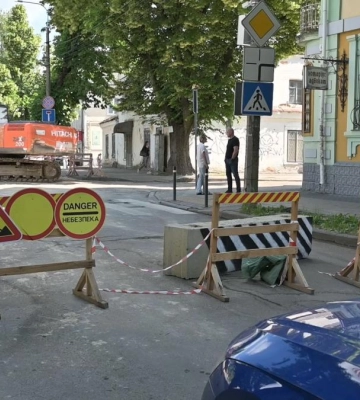 Тимчасове рішення назавжди: у Рівному пропонують відкрити постійний проїзд у центрі міста (ВІДЕО)