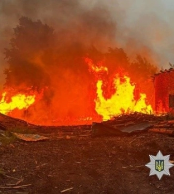 Росіяни вдарили «Геранями» по фермерському господарству на Чернігівщині, горіли зерно та сільгосптехніка
