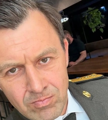 Андрей Онистрат показал могилу сына, который погиб на фронте