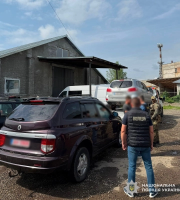 На Закарпатті поліція викрила схему продажу автомобілів, ввезених в Україну як гуманітарна допомога – затримано підприємця
