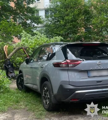 У Хмельницькому внаслідок наїзду автомобіля постраждали дві жінки, - поліція