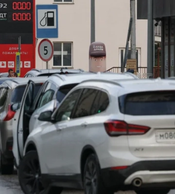 Топливный кризис в Крыму. В оккупированной Ялте очередь за бензином растянулась почти на два километра — видео
