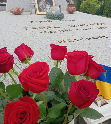 На могилі Героя України Тараса Матвіїва знову вчинили наругу