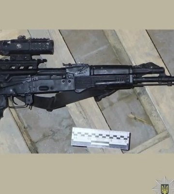 Коктейль из алкоголя, дезертирства и АК-74: беглый военный расстреливал улицу из окна квартиры