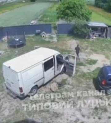 У селі на Волині чоловіки побили машини ТЦК, які заїхали на приватну територію