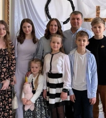 «Швидка допомога» для малечі: як велика родина на Волині дарує безпеку кризовим дітям