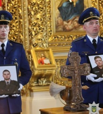 С полицейскими Будченко и Бондарчуком, погибшими вследствие наезда водителя-убийцы Плешивцева, простились в Киеве. ФОТОРЕПОРТАЖ