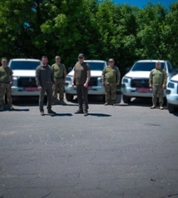 Херсонщина передала зенітно-ракетній бригаді партію позашляховиків