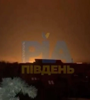В Мелитополе после мощных взрывов загорелась подстанция и локомотивное депо, на ВОТ Запорожской области пропало электричество (фото, видео)